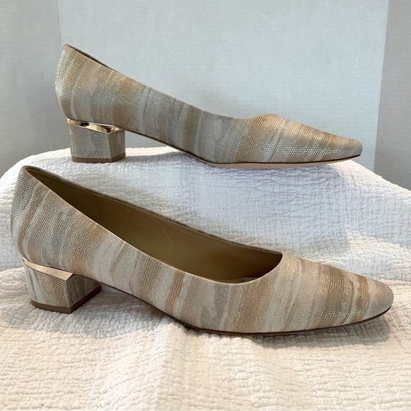 NWOT — Vaneli Gold Embossed 1” Heel Pumps in Size 11 N - Picture 6 of 14